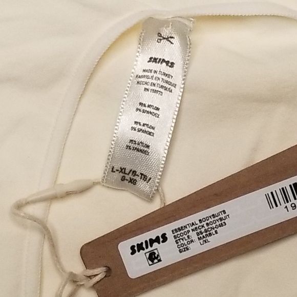 New! Skims ESSENTIAL SCOOP NECK BODYSUIT Top Shirt Marble White Large Xlarge - Picture 4 of 5